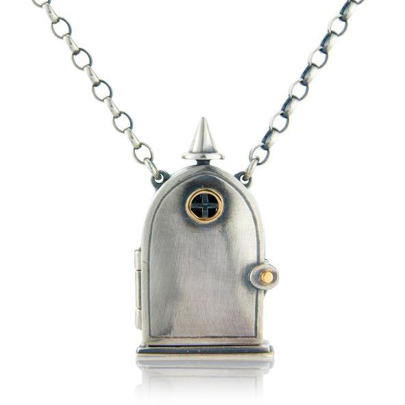 'Side by Side', locket