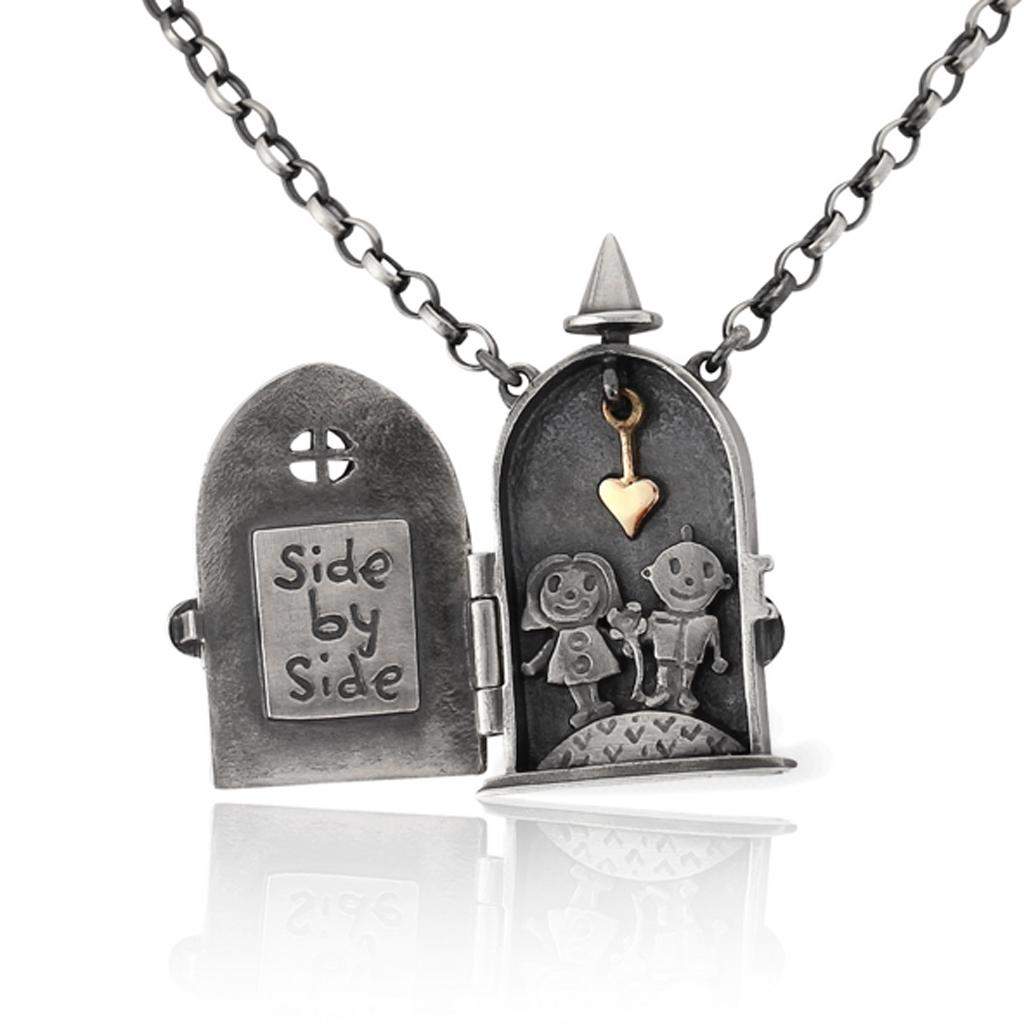 'Side by Side', locket