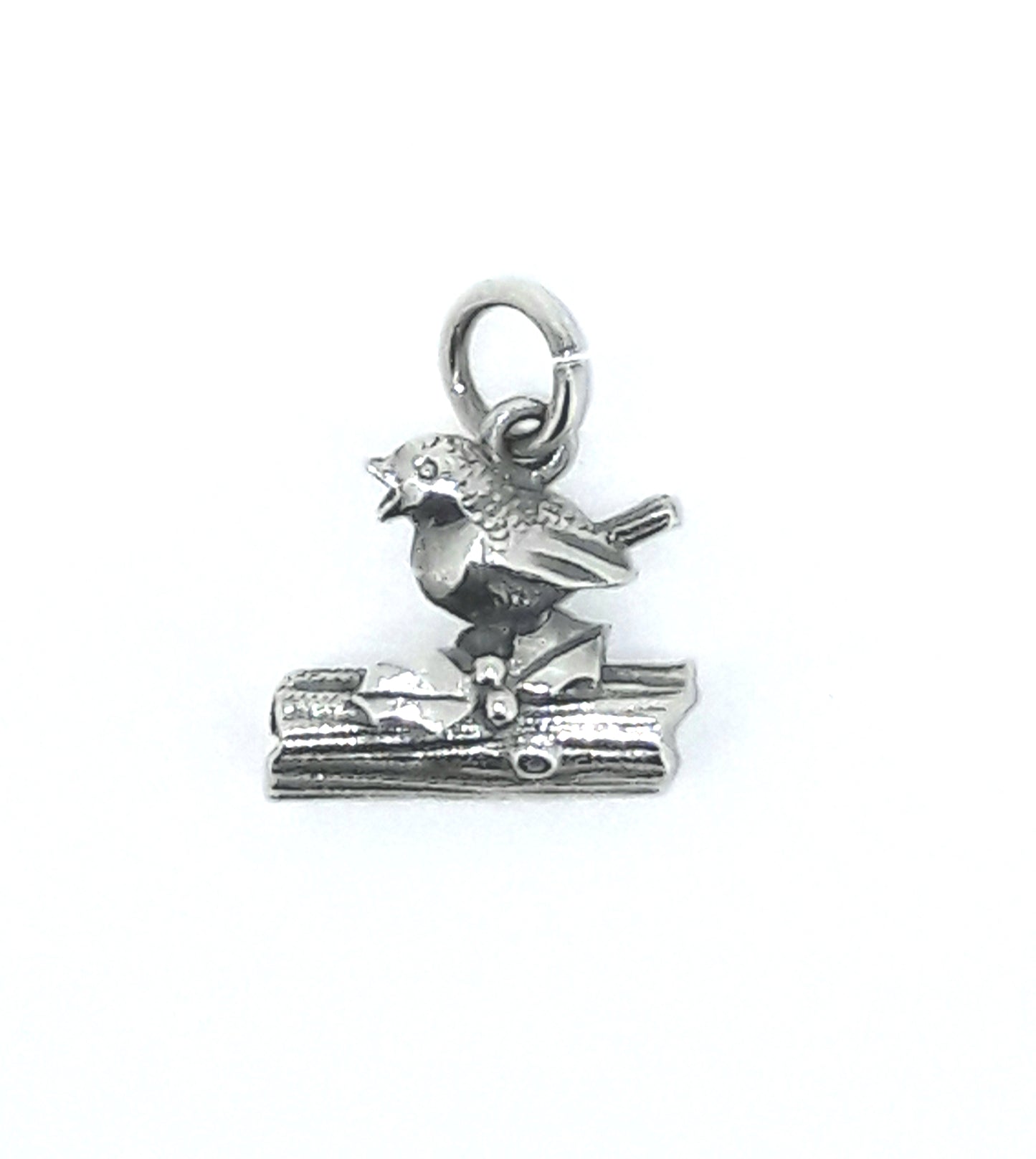 'Robin Sitting on a Festive Log', silver charm