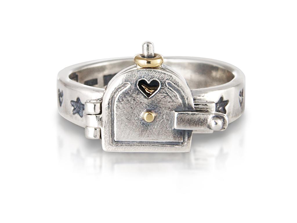‘Cat', Opening Locket Ring – Nick Hubbard Jewellery